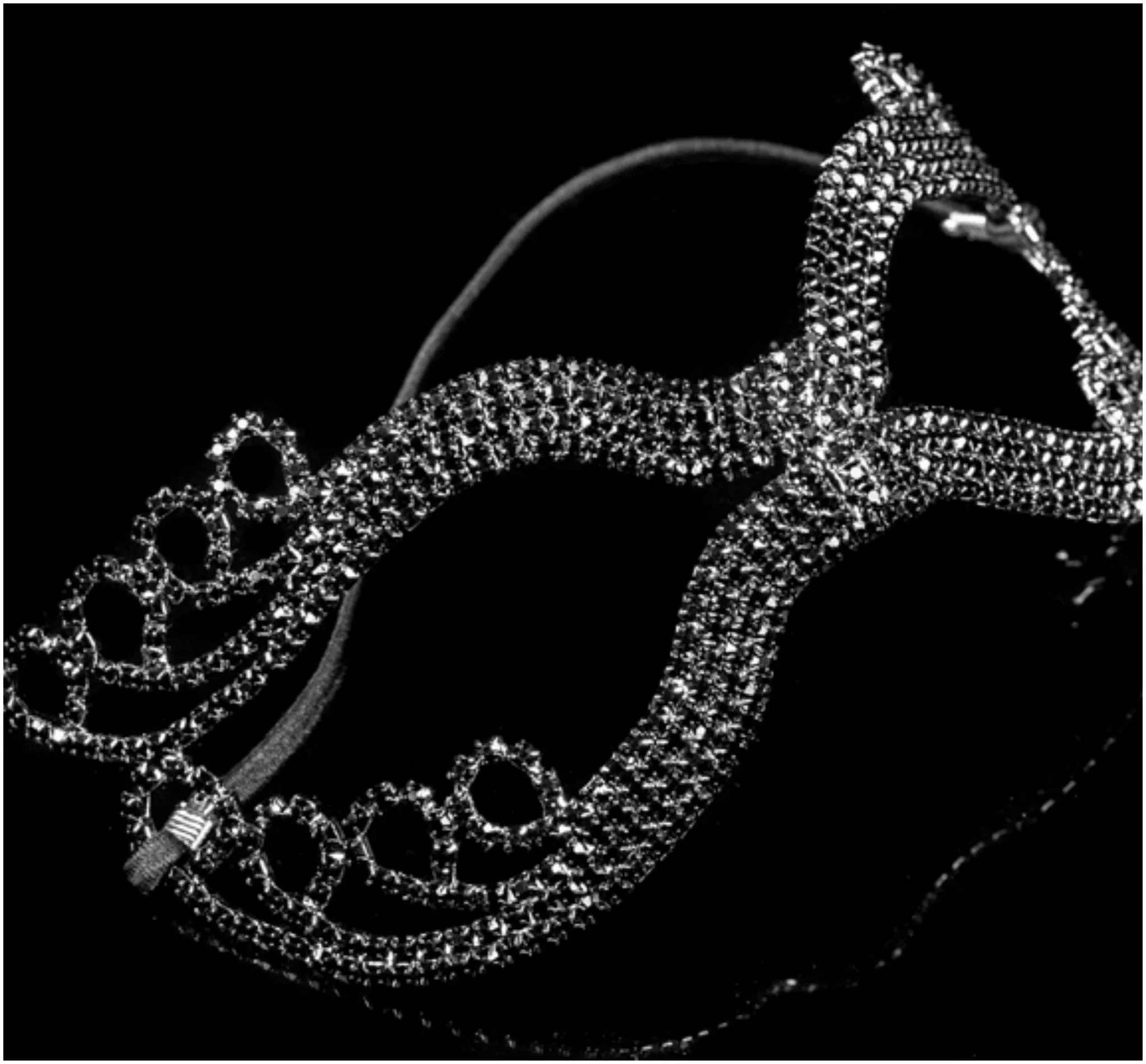 Kinza Crystal Loops Black Masquerade Mask | Crystal | Black